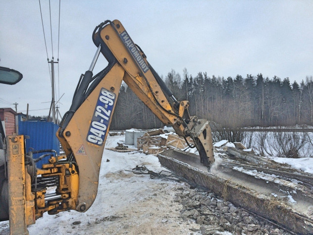 Аренда погрузчика с ямобуром JCB 3CX SUPER