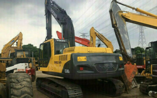 Аренда гусеничного экскаватора Caterpillar 320, Volvo 240, Hitachi 330