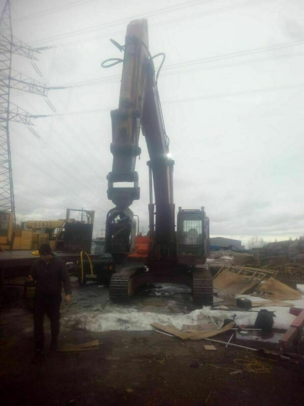 Аренда экскаватора с гидромолотом и гидроножницами Hitachi ZX330