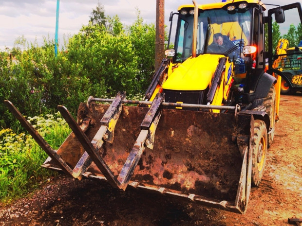 Аренда челюстного экскаватора-погрузчика TEREX 970, JCB