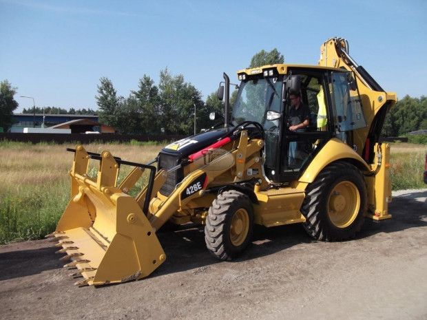 Аренда челюстного экскаватора-погрузчика TEREX 970, JCB