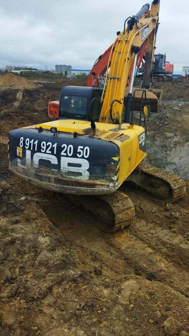 Поворотный гусеничный экскаватор Гусеничный JCB 205