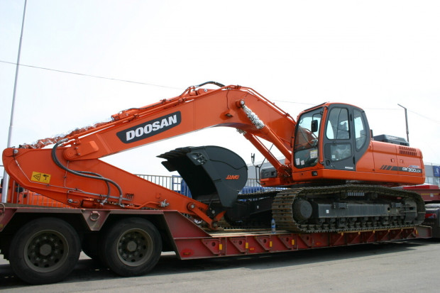 Поворотный гусеничный экскаватор Гусеничный JCB 205