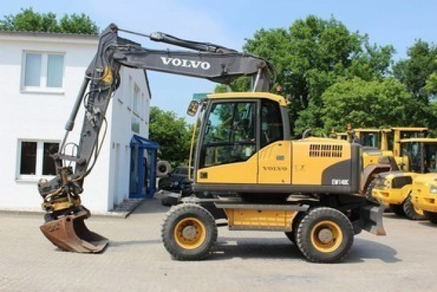 Поворотный гусеничный экскаватор Гусеничный JCB 205